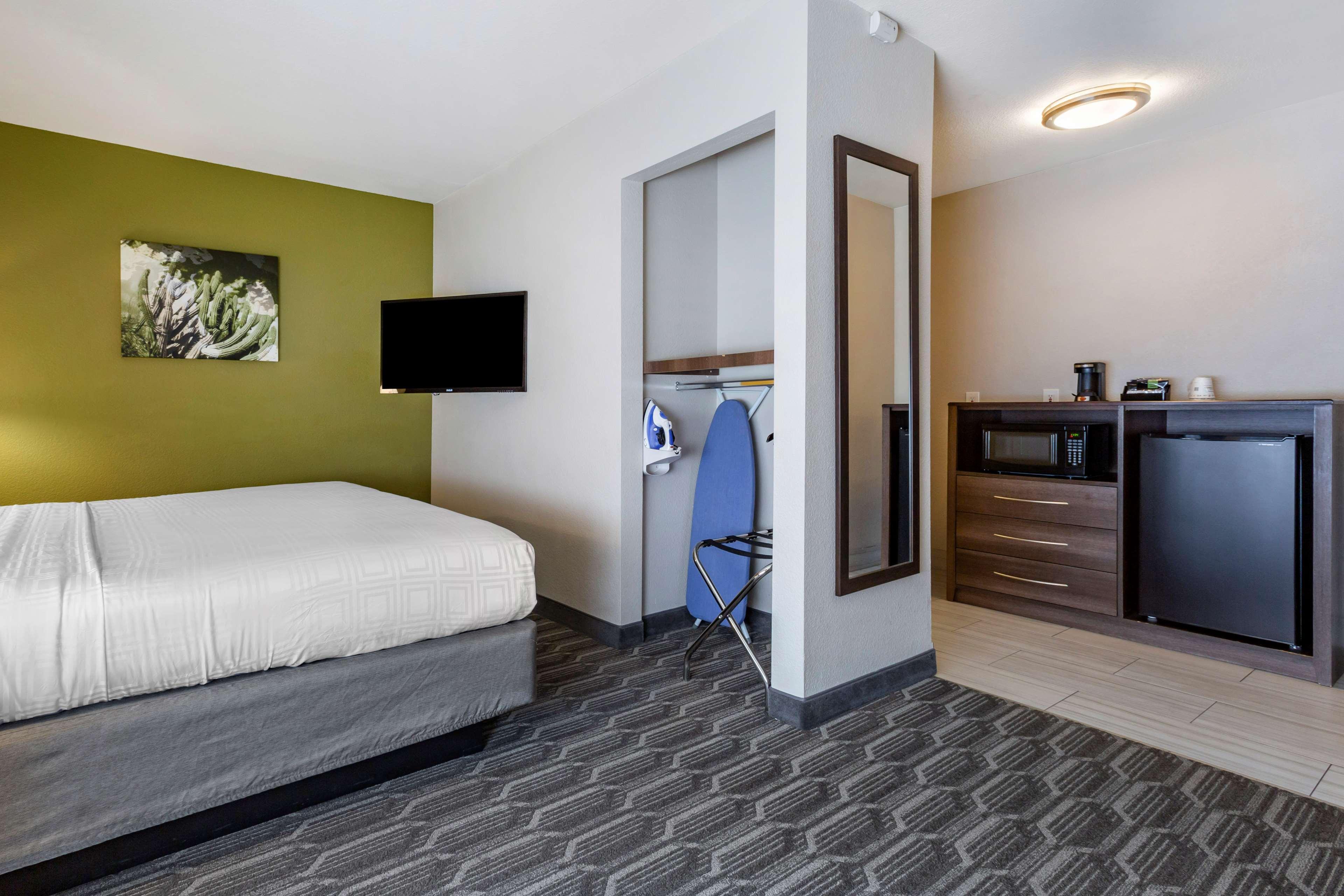 Best Western North Phoenix Hotel Exterior photo
